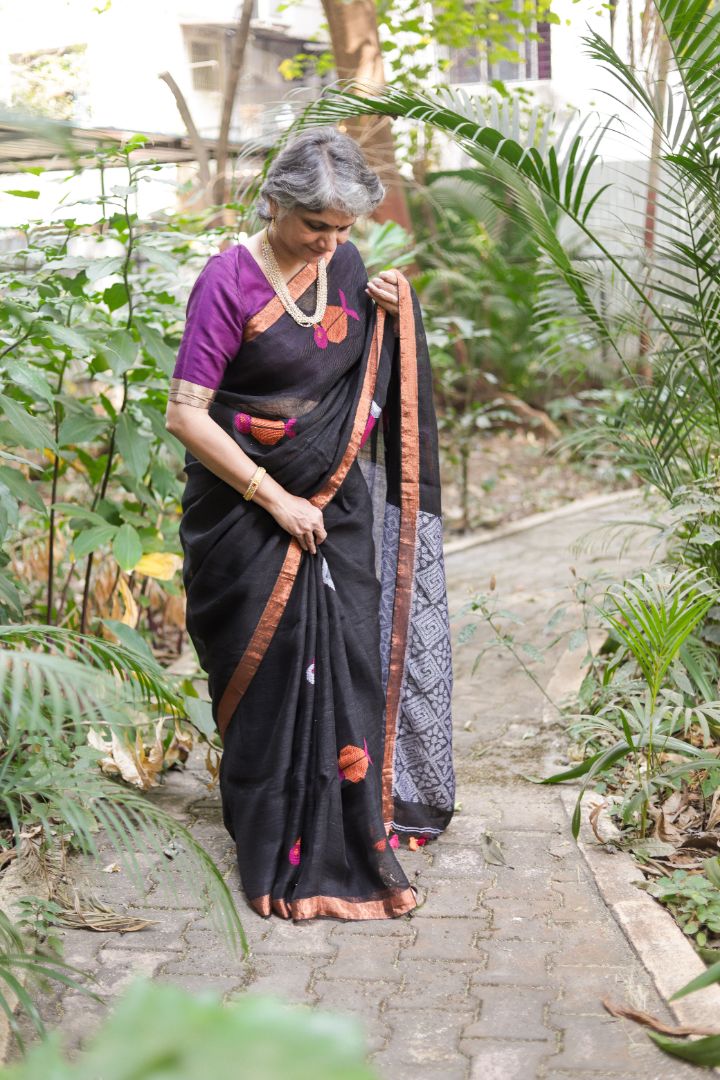 Black /Dark Pink- Linen jamdani saree