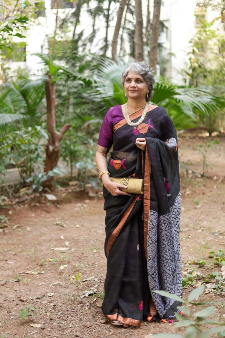 Black /Dark Pink- Linen jamdani saree