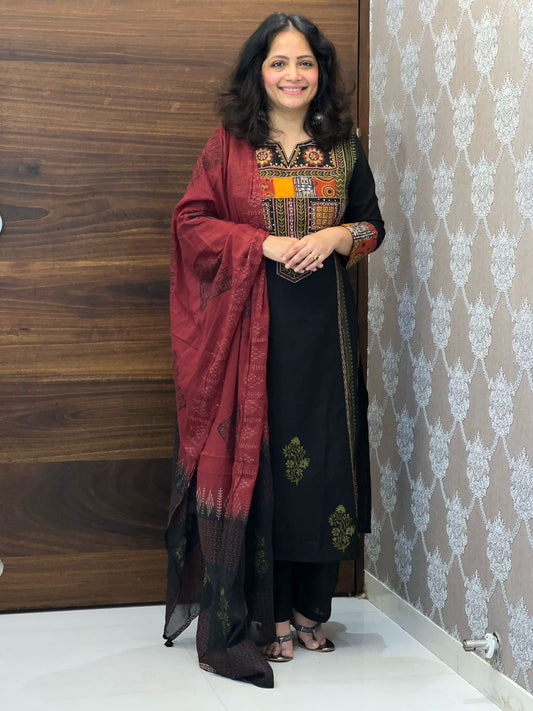 Black-Maroon Cotton Flex Dupatta Set