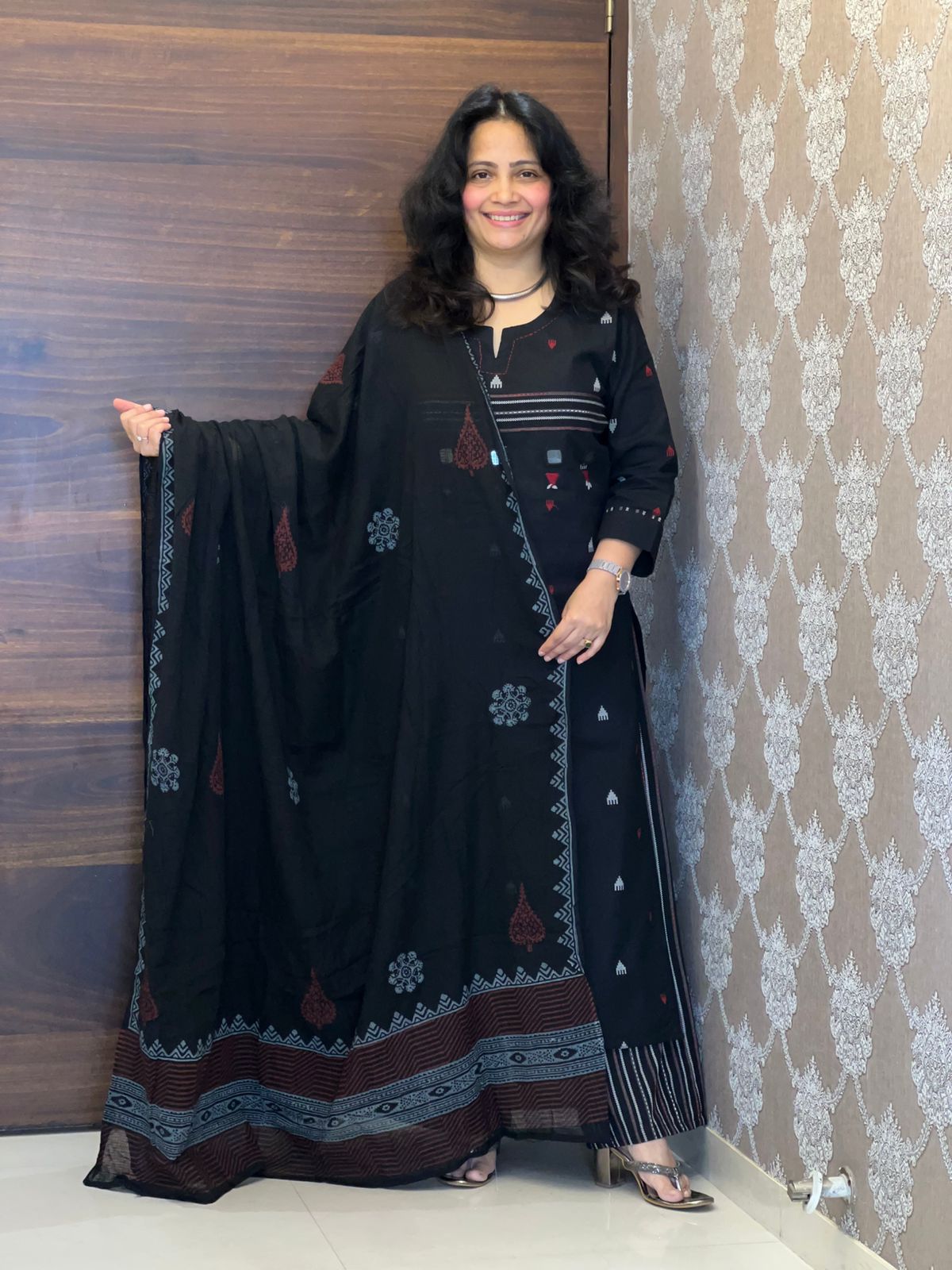 Black Colour Handloom Dupatta Set